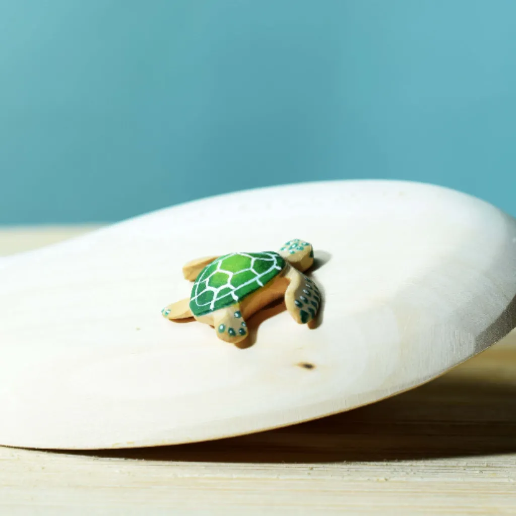 Bumbutoys Animali In Legno | Cucciolo di Tartaruga Verde in legno