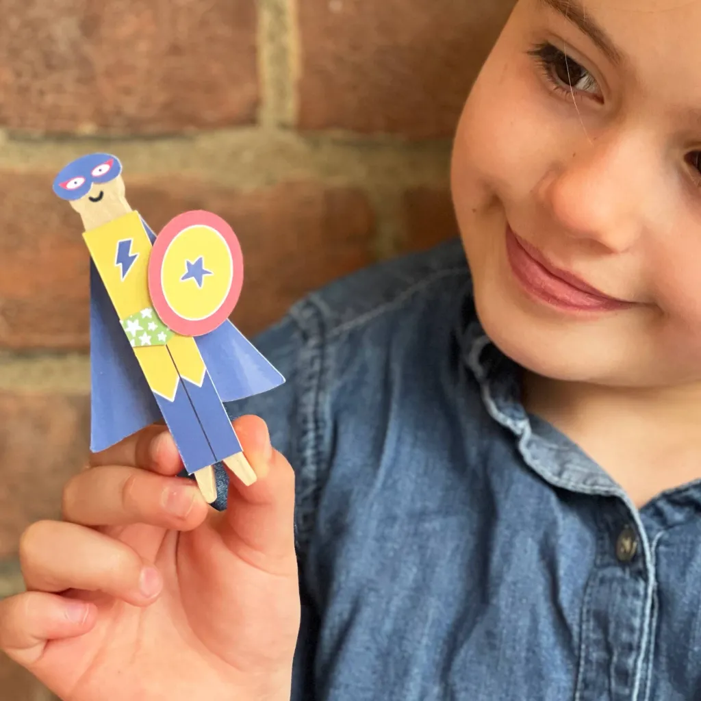 Cotton Twist Kit Creativi | Kit Crea la tua Bambola Pegdoll Supereroe